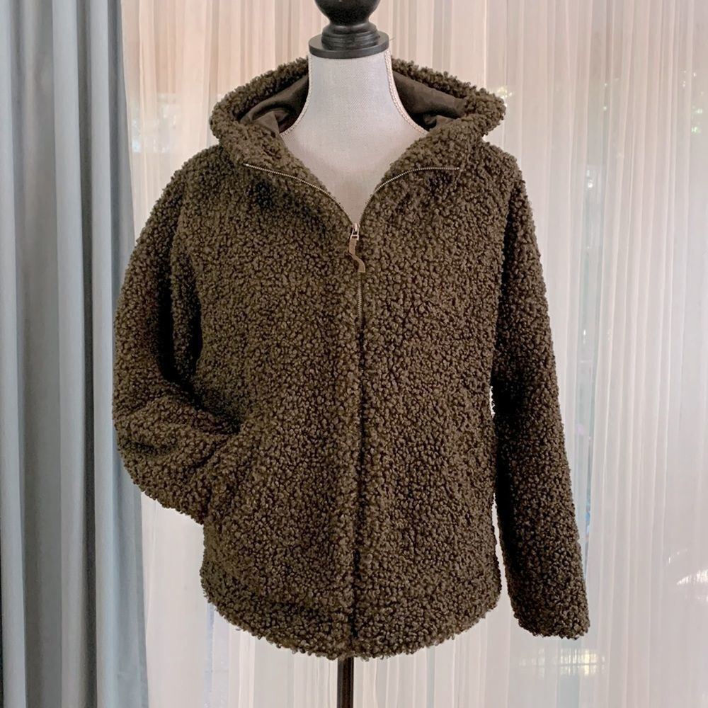 🟢3 items for $20—-MAX Studio faux shearling hooded jacket full zip pockets lined